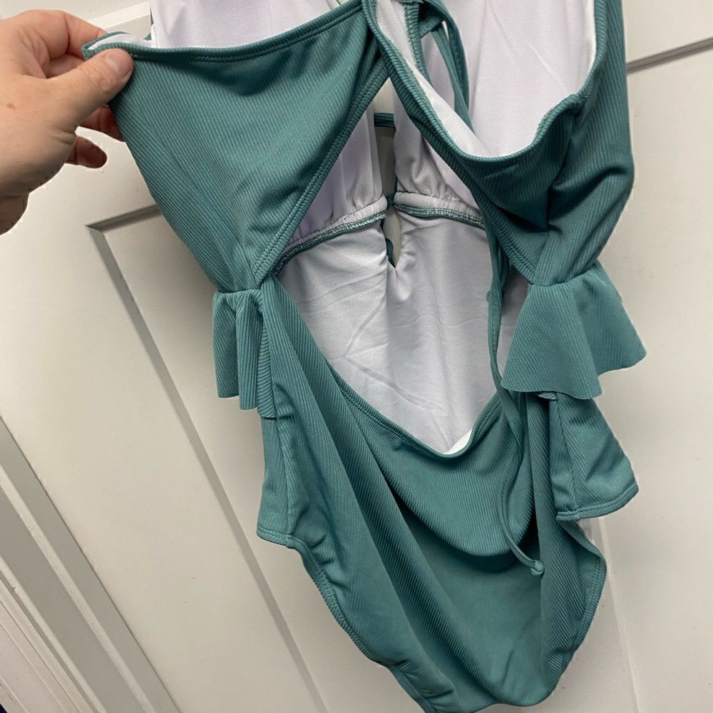 ✅Shein one piece moss green bathing suit - Picture 3 of 6